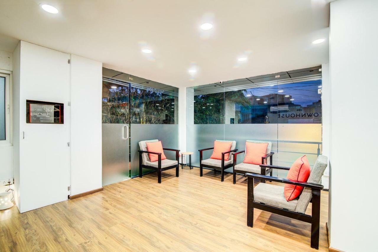 Oyo Townhouse 104 Koramangala Maharaja Signal Hotel Бангалор Екстериор снимка