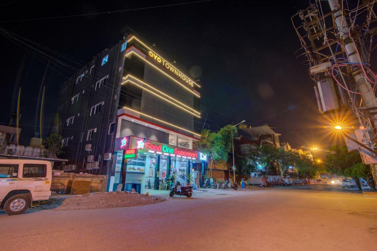 Oyo Townhouse 104 Koramangala Maharaja Signal Hotel Бангалор Екстериор снимка