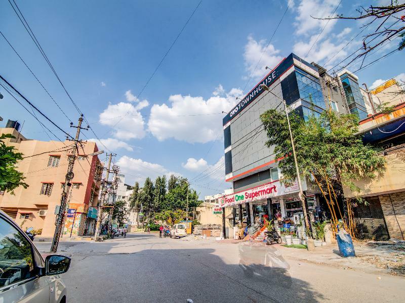 Oyo Townhouse 104 Koramangala Maharaja Signal Hotel Бангалор Екстериор снимка