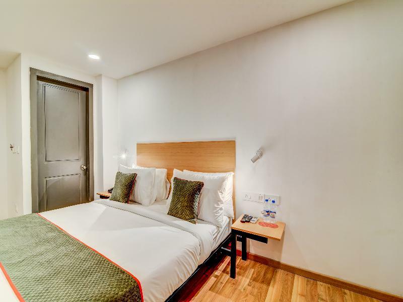 Oyo Townhouse 104 Koramangala Maharaja Signal Hotel Бангалор Екстериор снимка